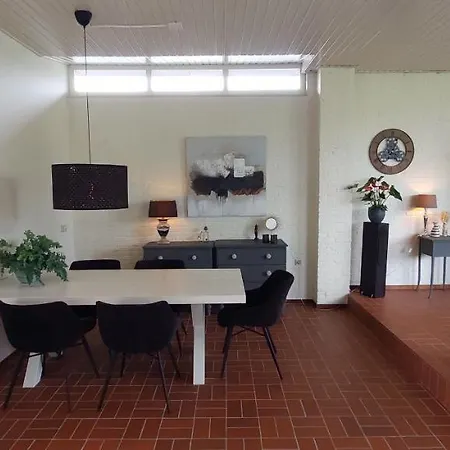 Royale Bungalow Met Grote Tuin En Terras Holiday home